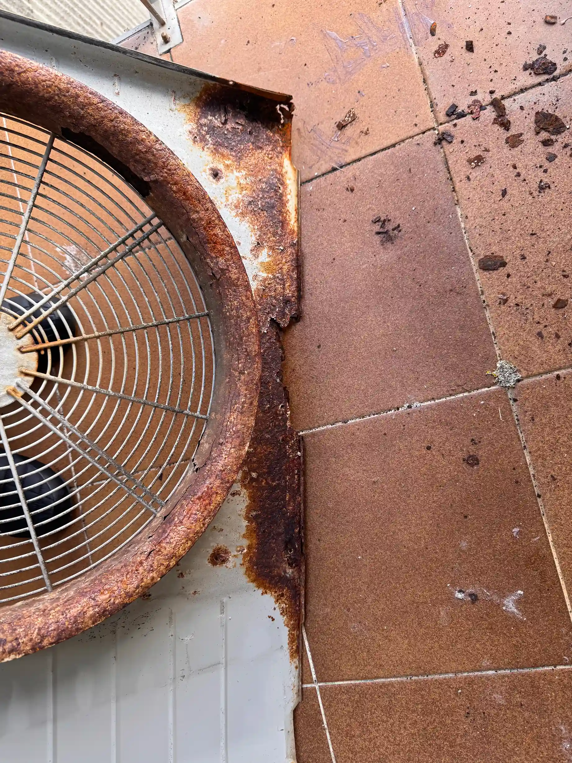  Cara interna del frontal de la unidad exterior Daikin Altherma