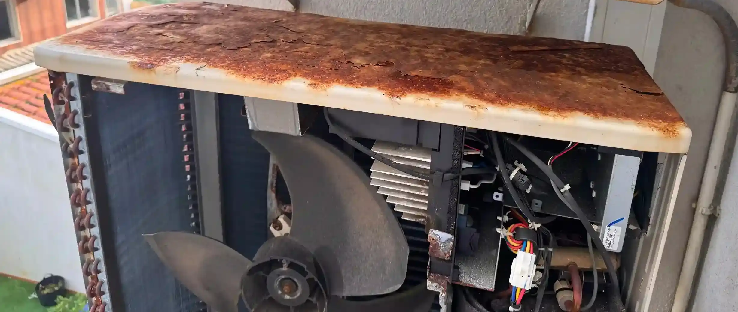 Tapa superior oxidada de unidad exterior Daikin Altherma