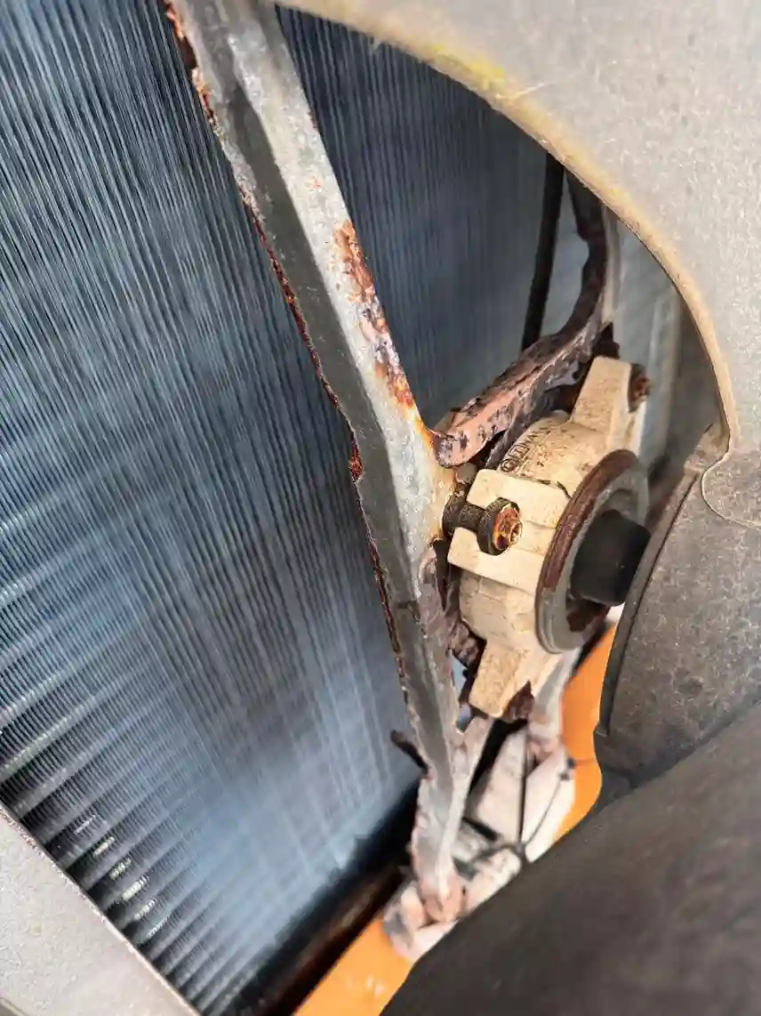 Parte central del soporte del ventilador de la unidad exterior Daikin Altherma